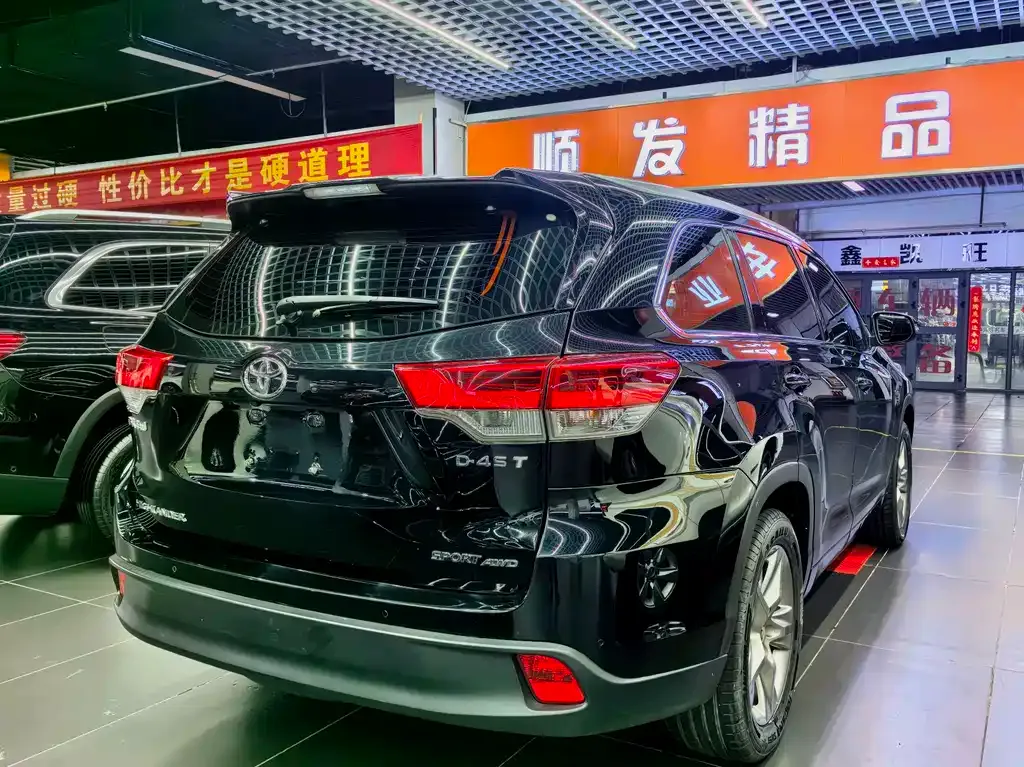 Toyota Highlander — фото 4
