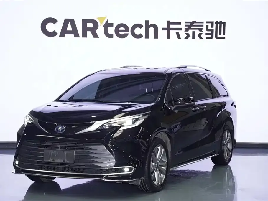 Toyota Sienna — фото 1