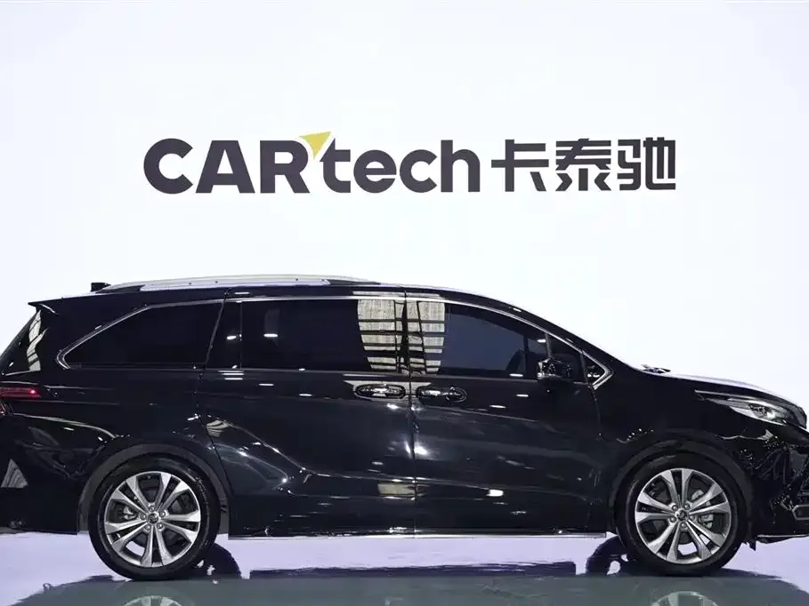 Toyota Sienna — фото 3