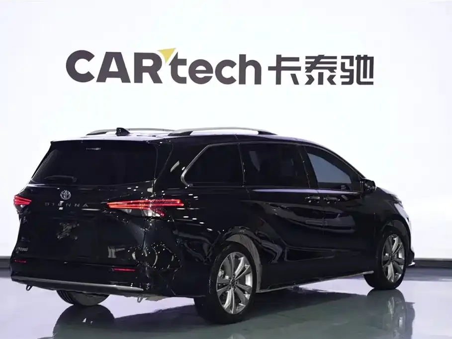 Toyota Sienna — фото 4
