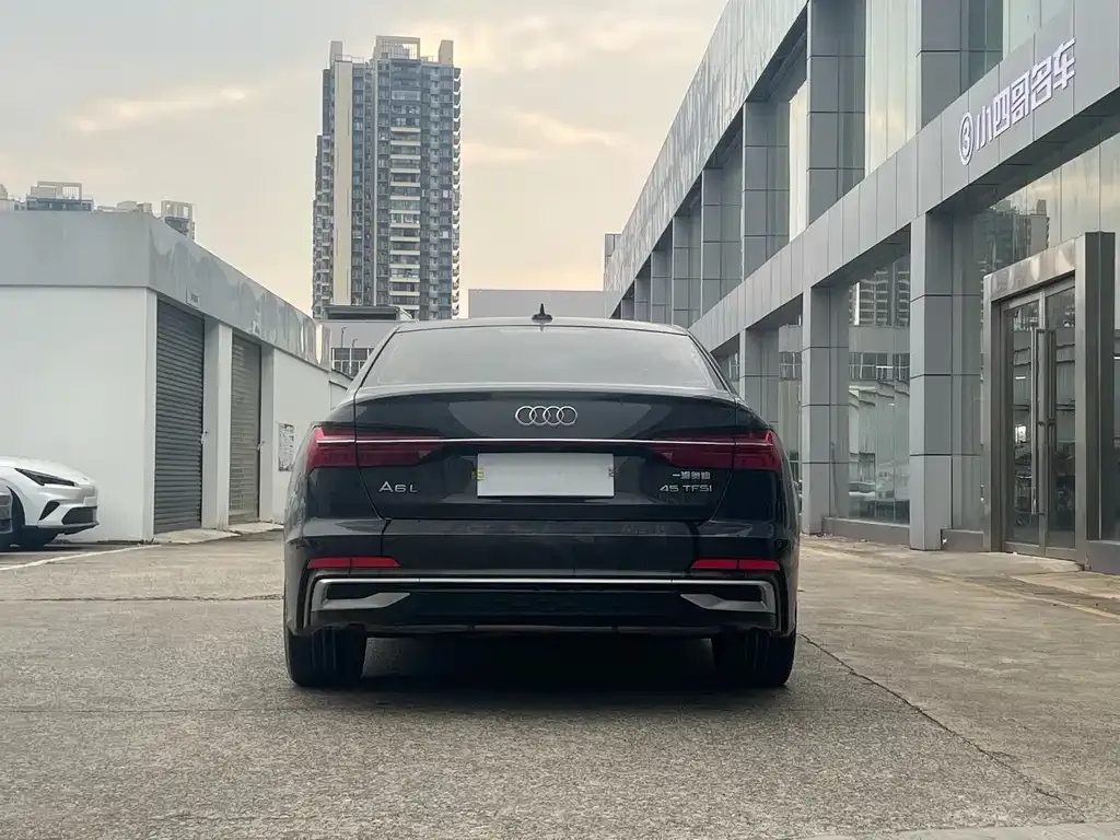 Audi A6L 2023 из CN, фото 4