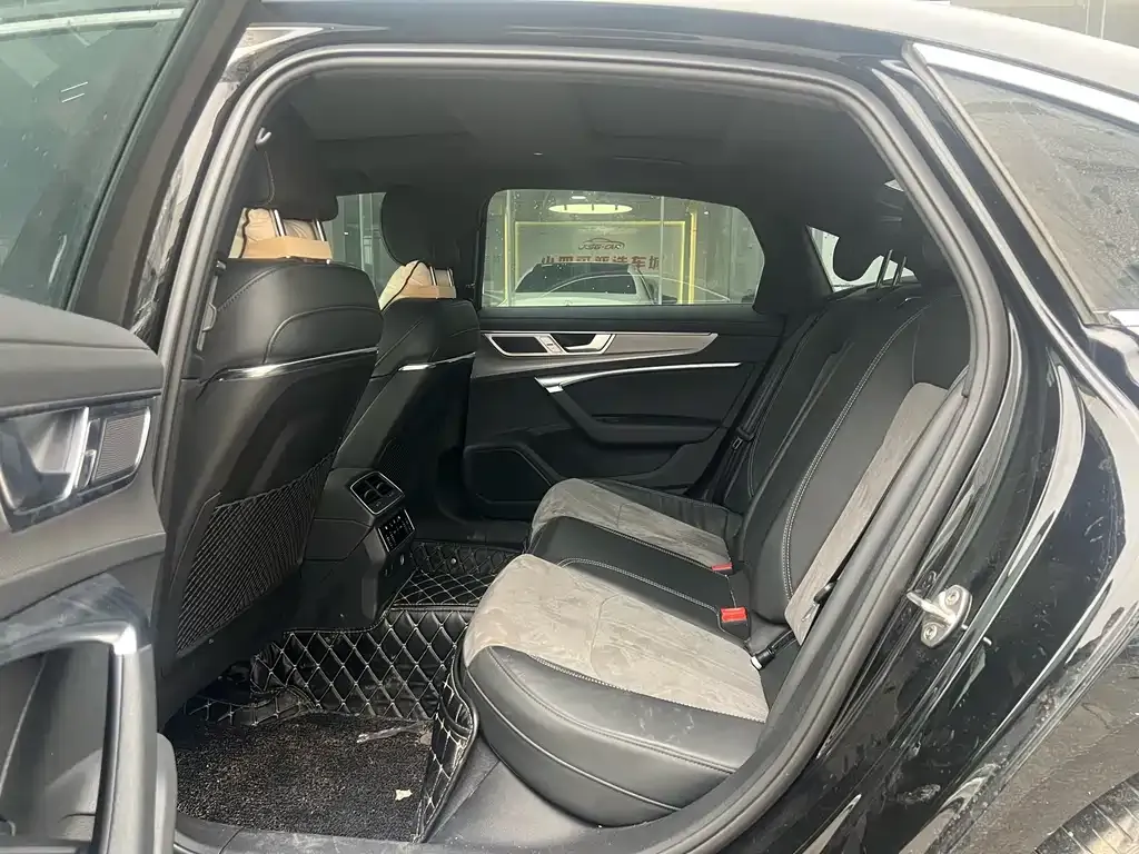 Audi A6L 2023 из CN, фото 6