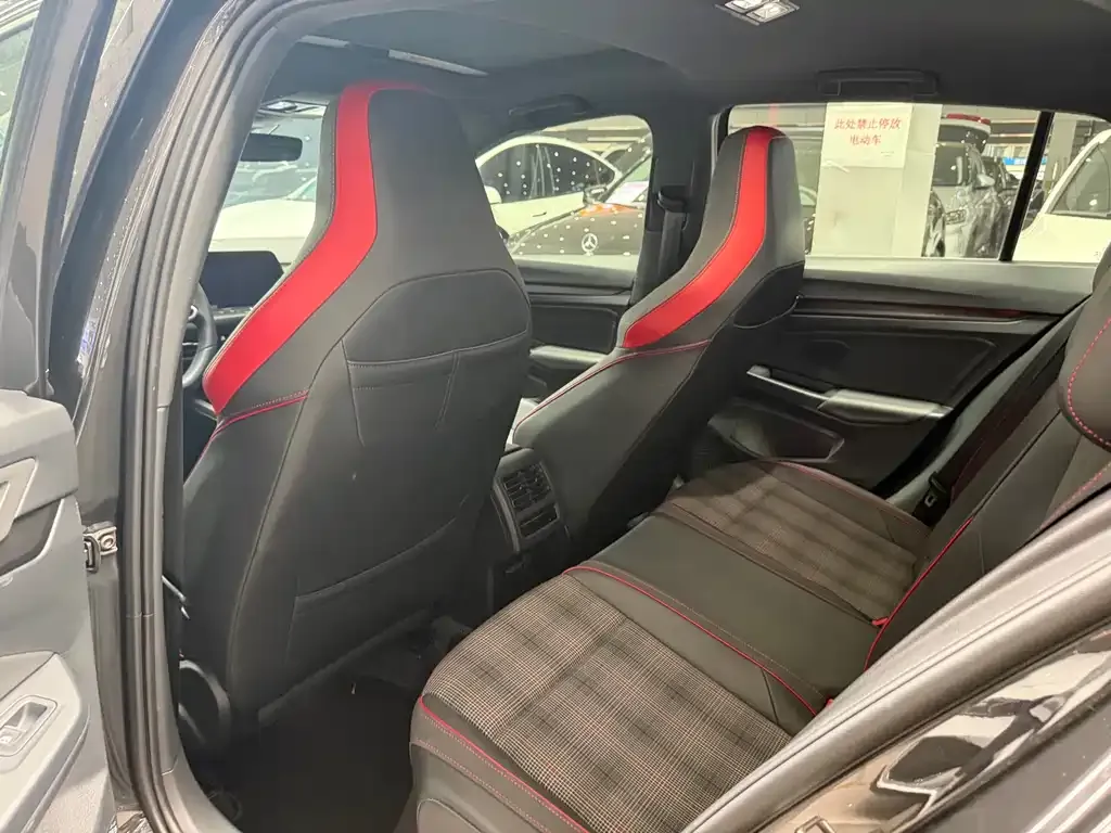 Volkswagen Golf GTI 2022 из CN, фото 4