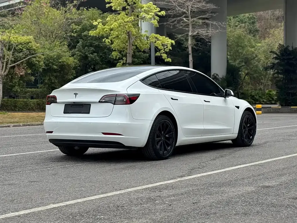 Tesla Model 3 — фото 7