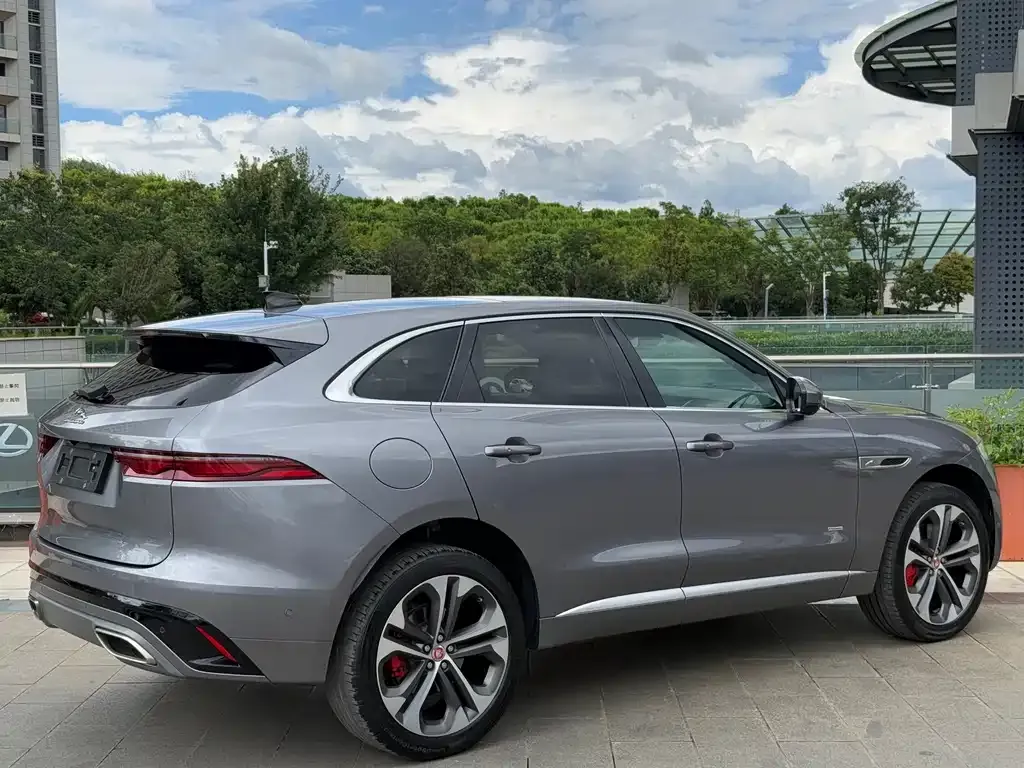 Jaguar F-PACE — фото 6