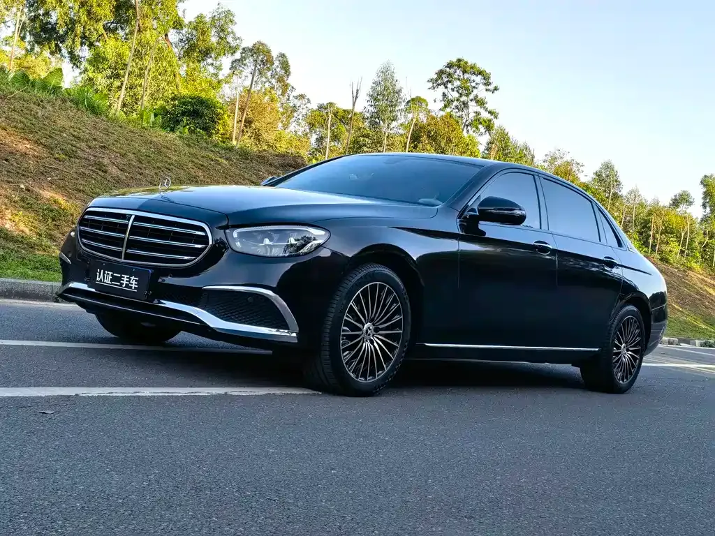 Mercedes-Benz E-Class — фото 1