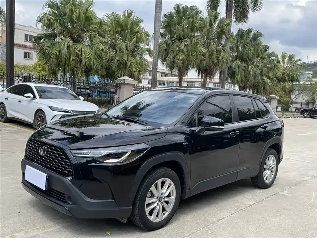Toyota Corolla Cross — фото 1