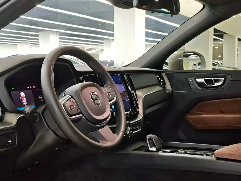 Volvo XC60 2021 из CN, фото 8