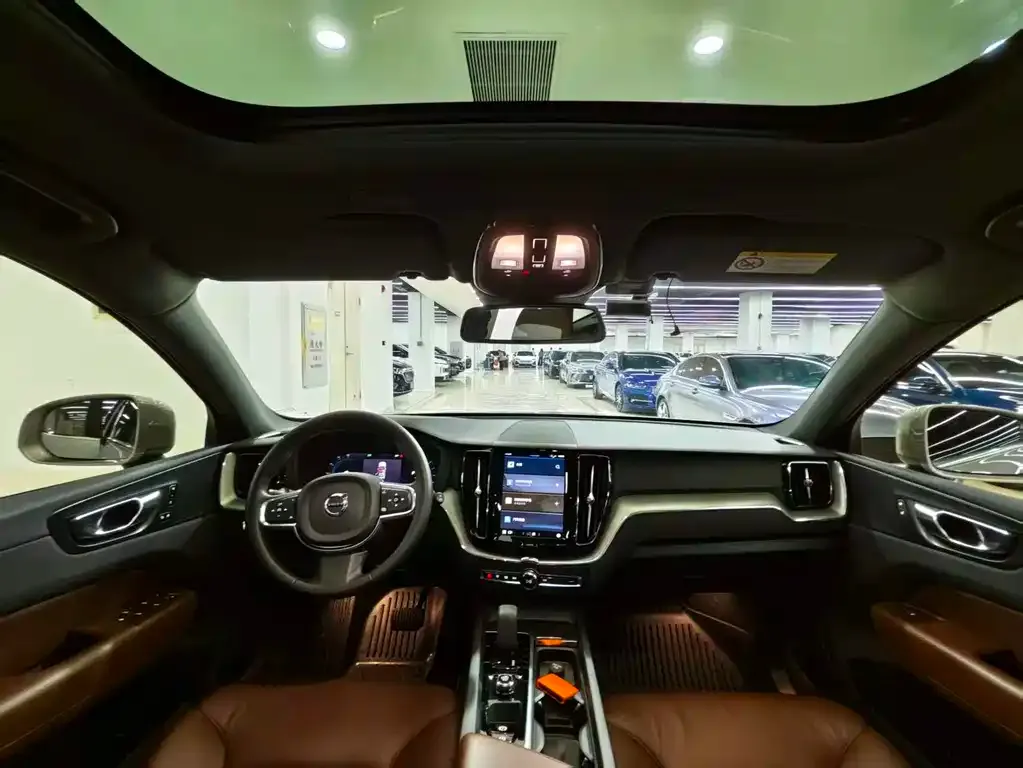 Volvo XC60 2021 из CN, фото 4