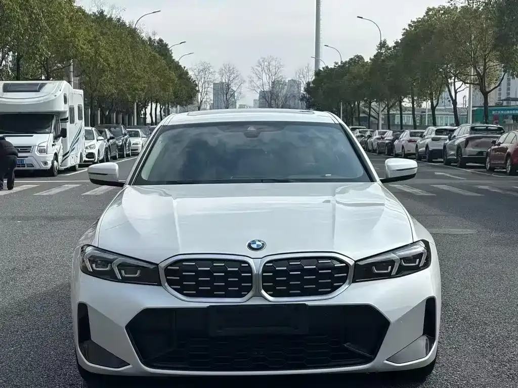 BMW 3 Series 2023 из CN, фото 1