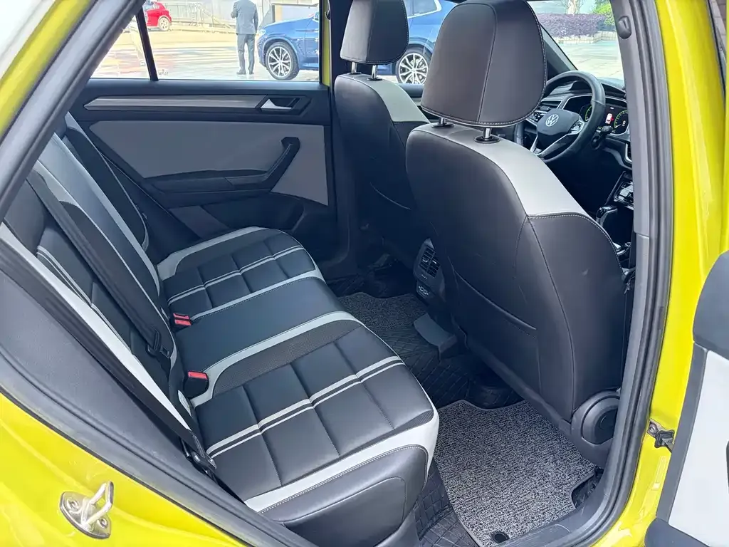 Volkswagen T-Roc 2023 из CN, фото 5