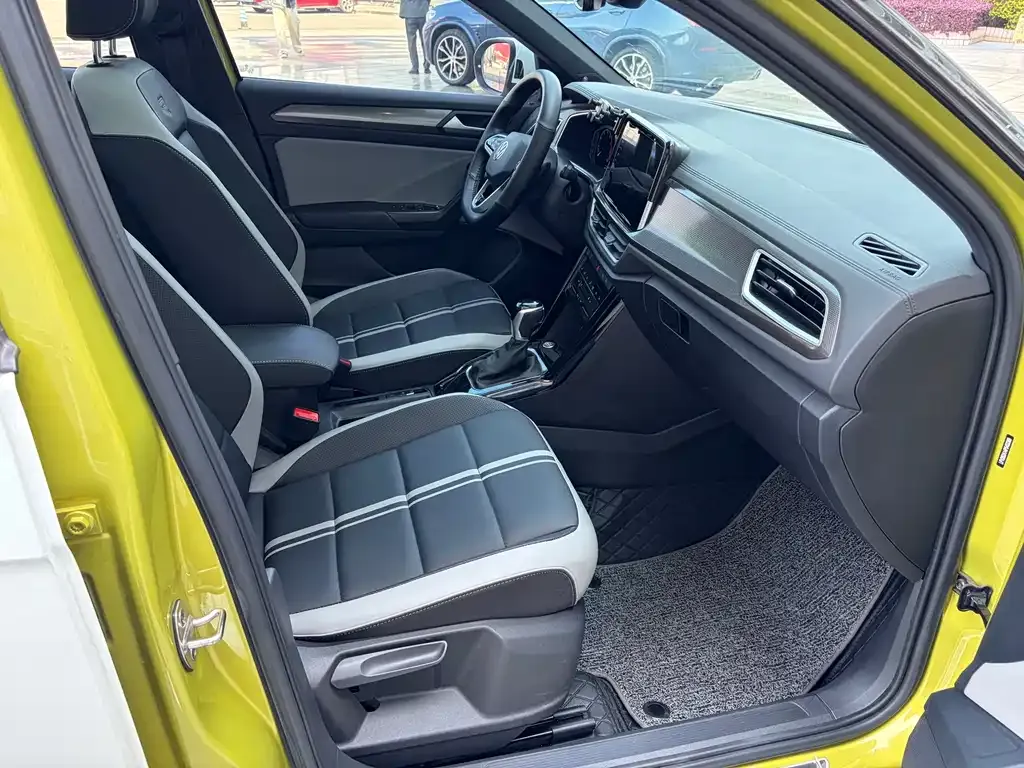 Volkswagen T-Roc 2023 из CN, фото 2