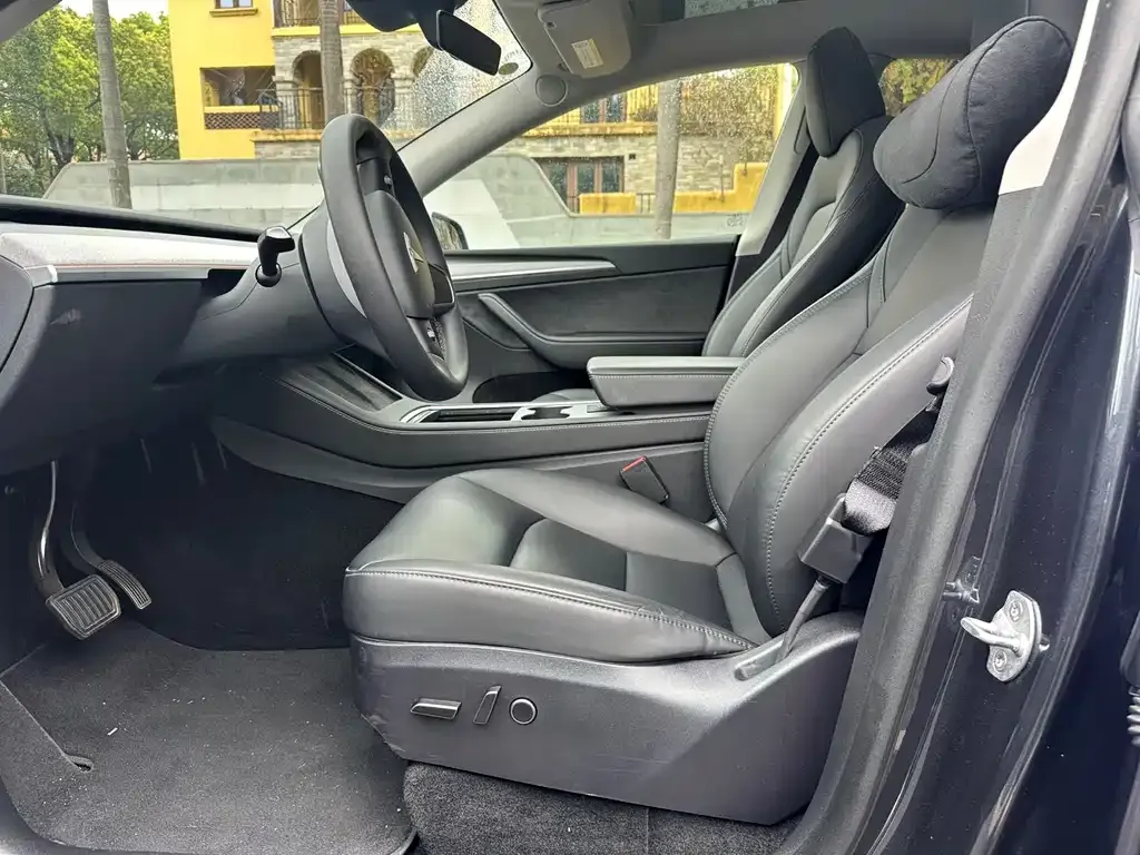 Tesla Model Y — фото 4