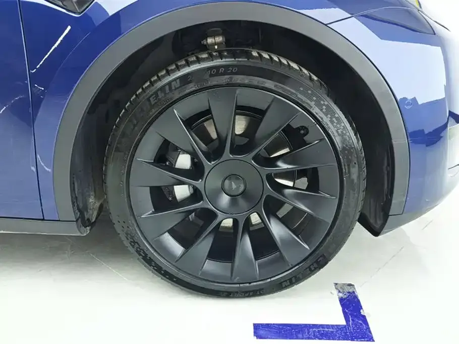 Tesla Model Y — фото 9