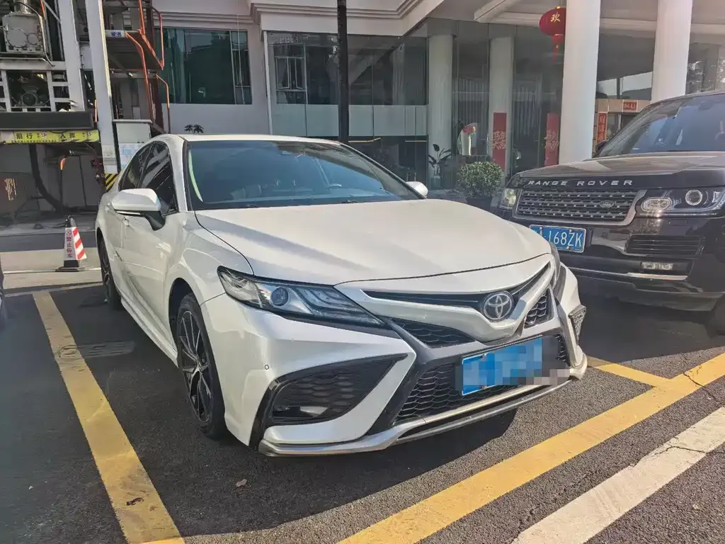Toyota Camry — фото 4