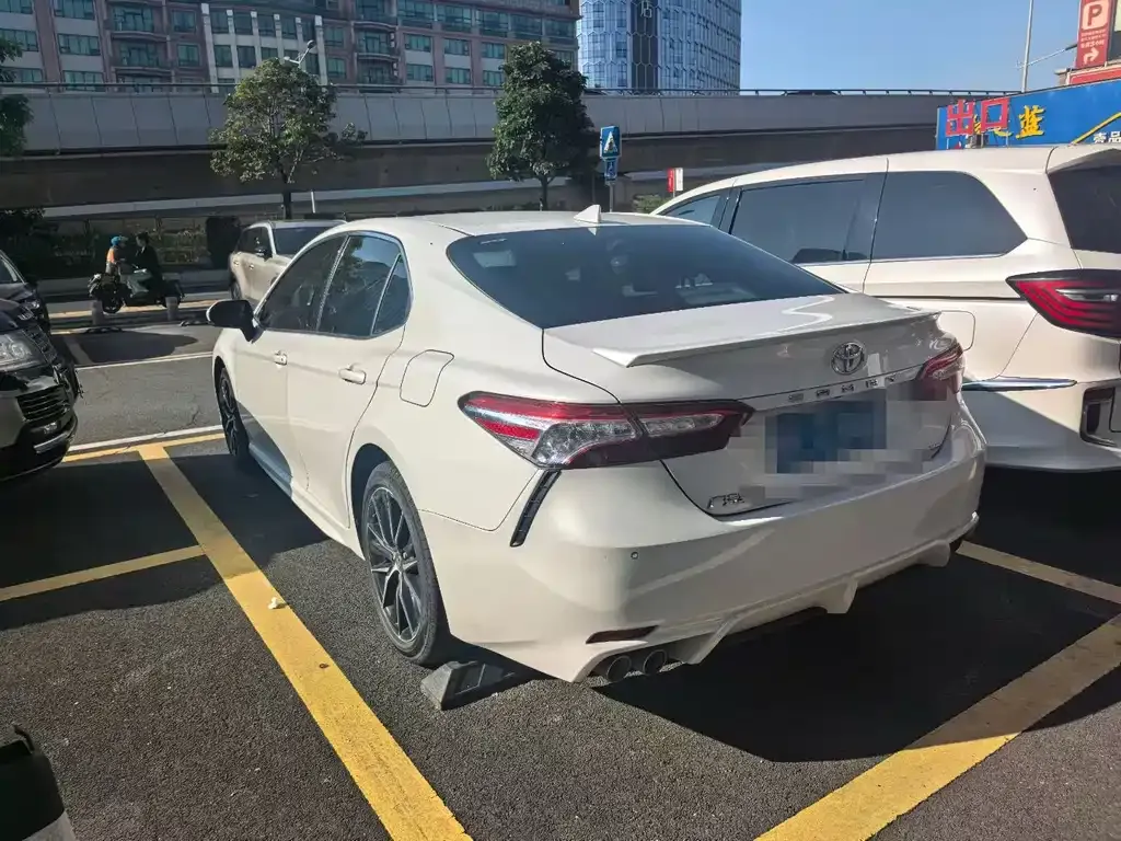 Toyota Camry — фото 6