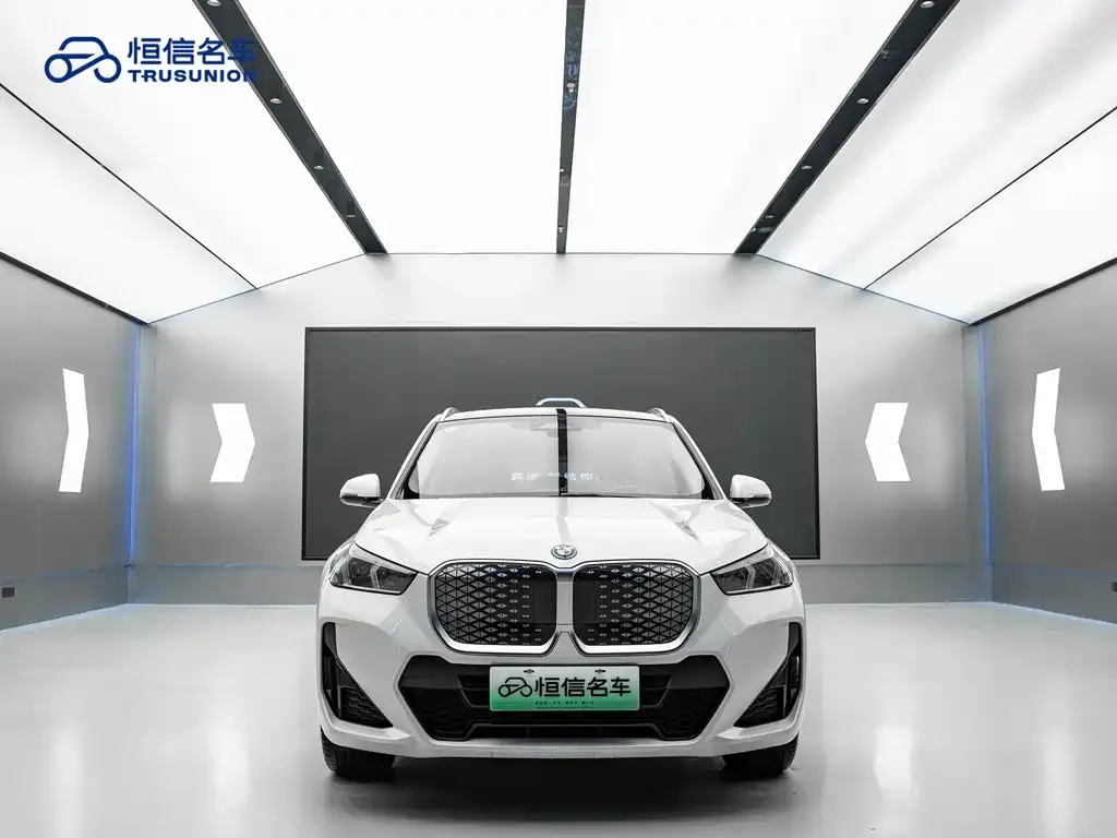 BMW iX1 2025 из CN, фото 8