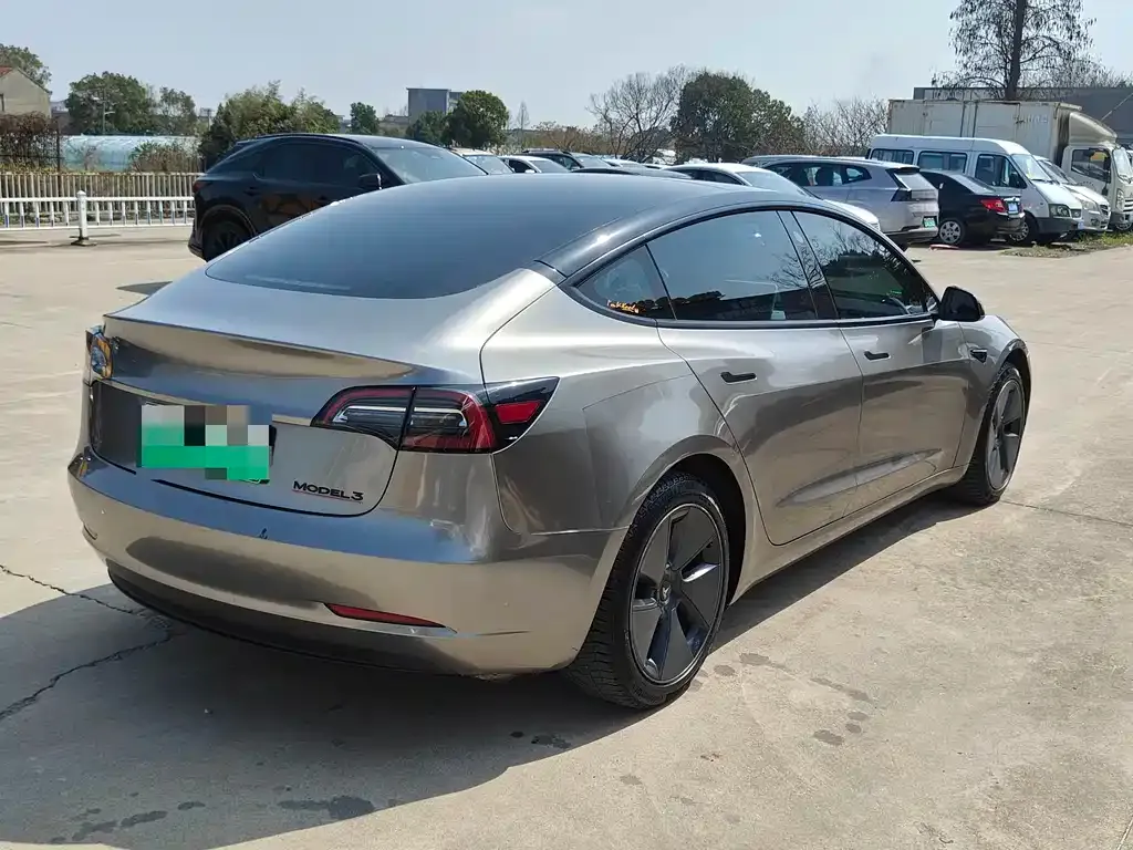 Tesla Model 3 — фото 10