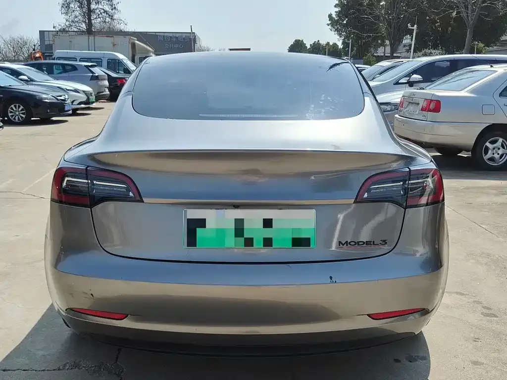 Tesla Model 3 — фото 7