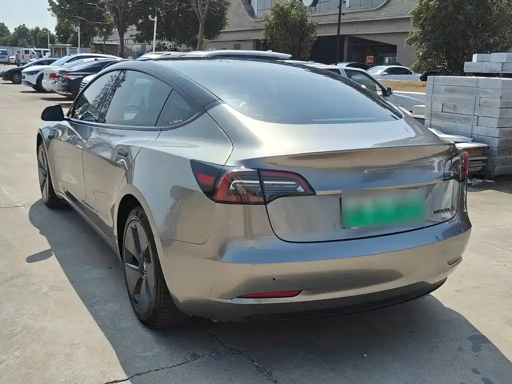 Tesla Model 3 — фото 4