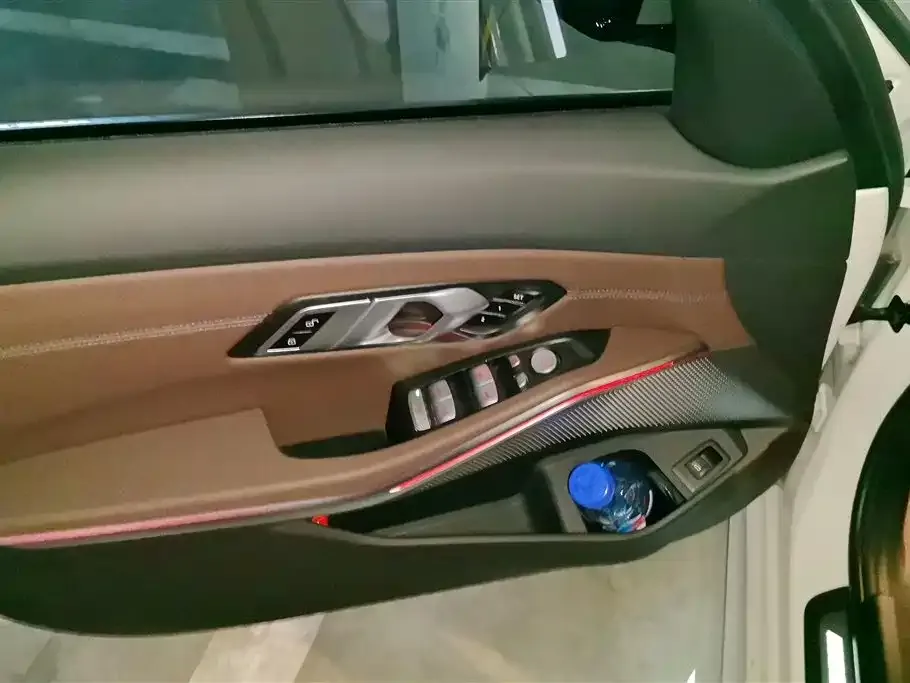 BMW 3 Series 2024 из CN, фото 2