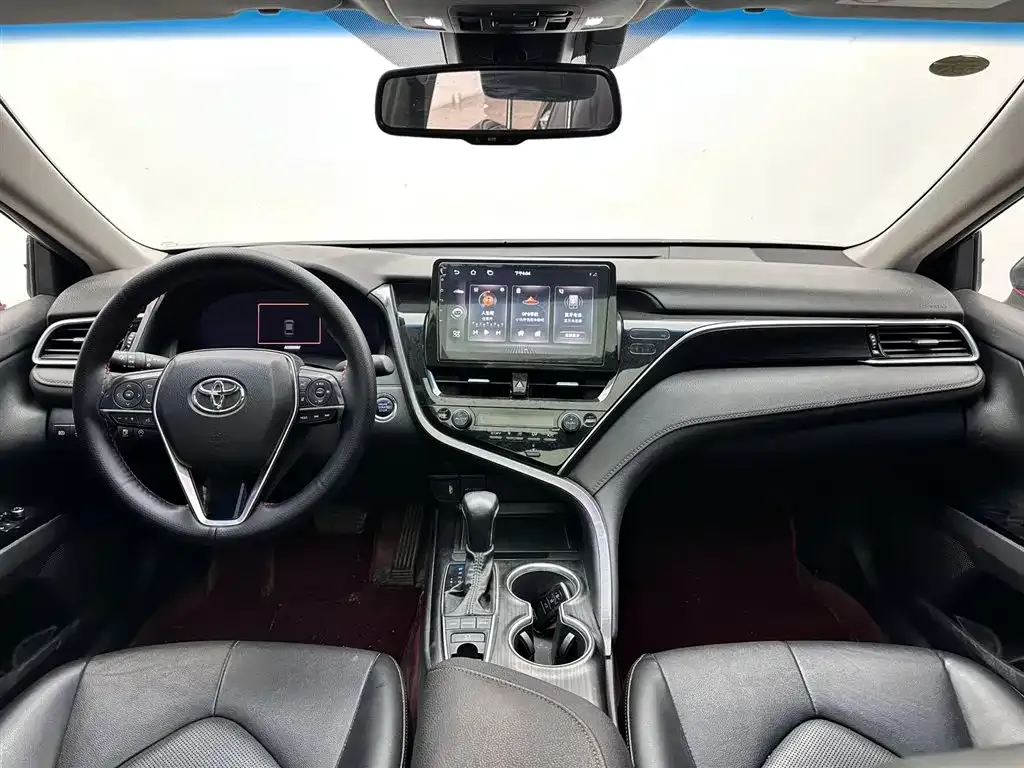 Toyota Camry — фото 7