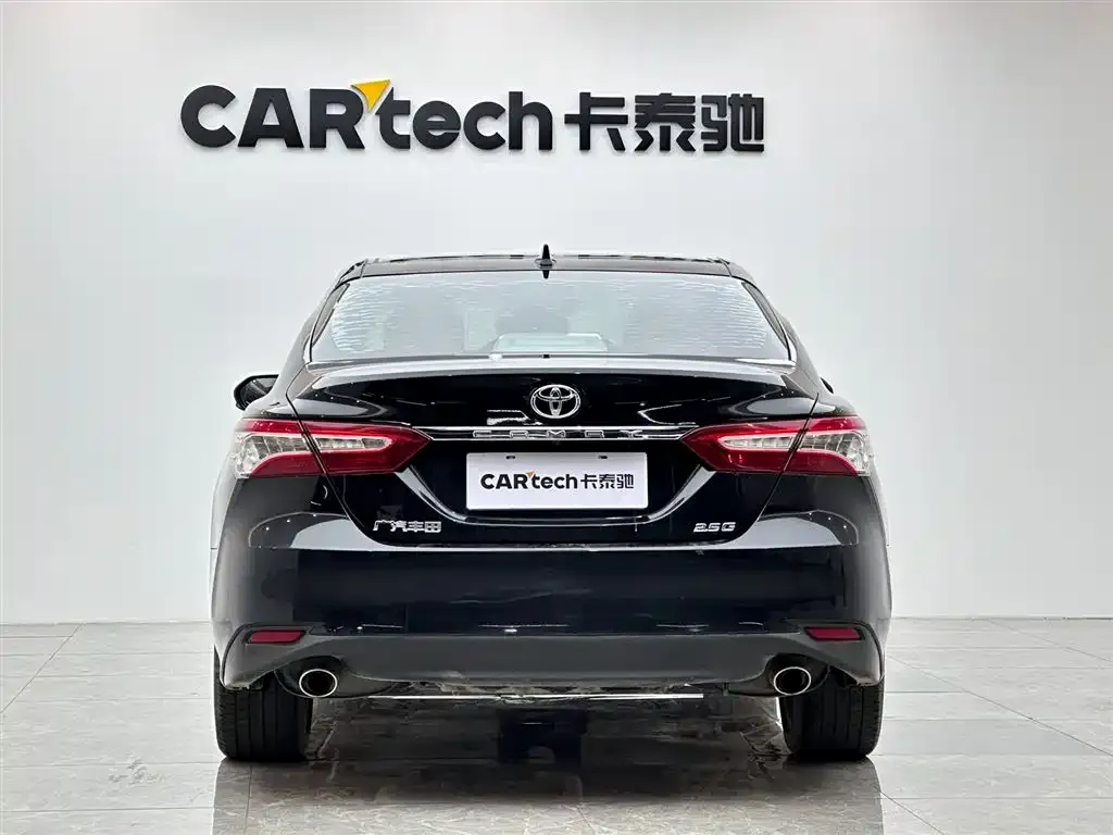 Toyota Camry — фото 3