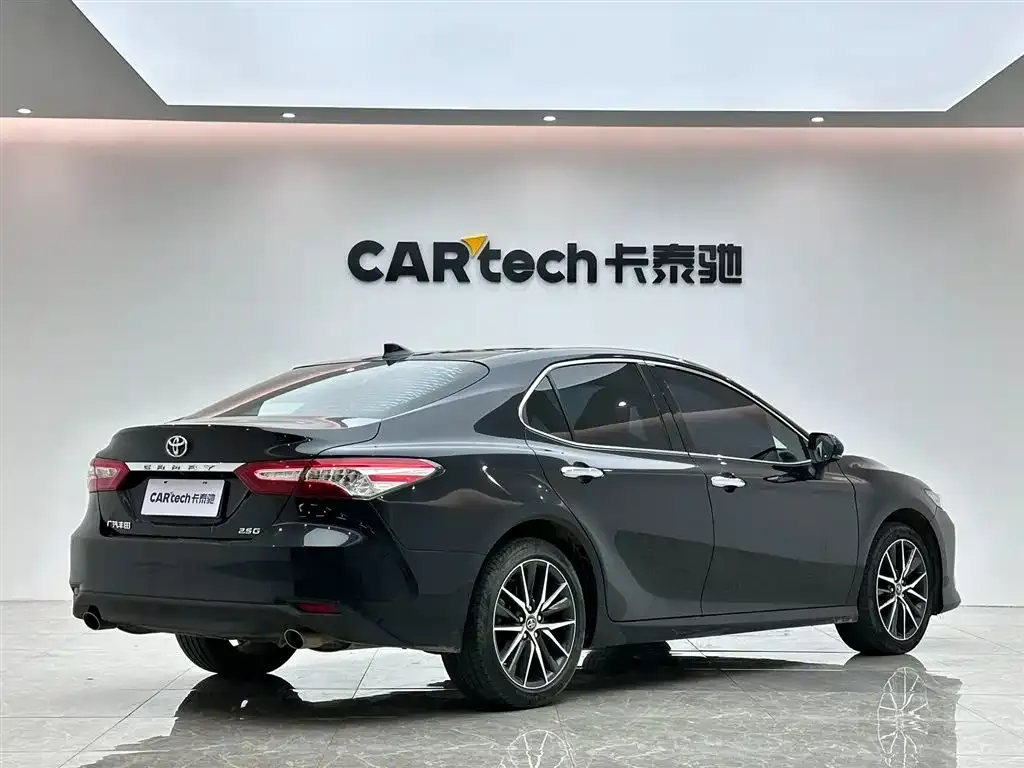 Toyota Camry — фото 6