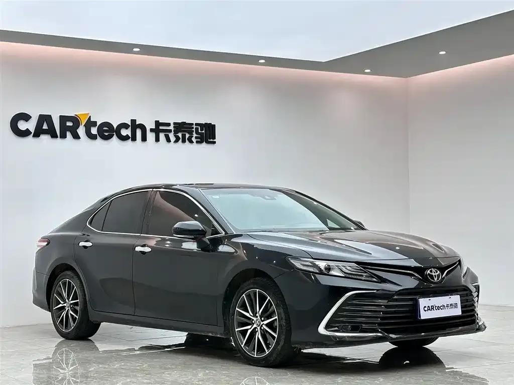 Toyota Camry — фото 5