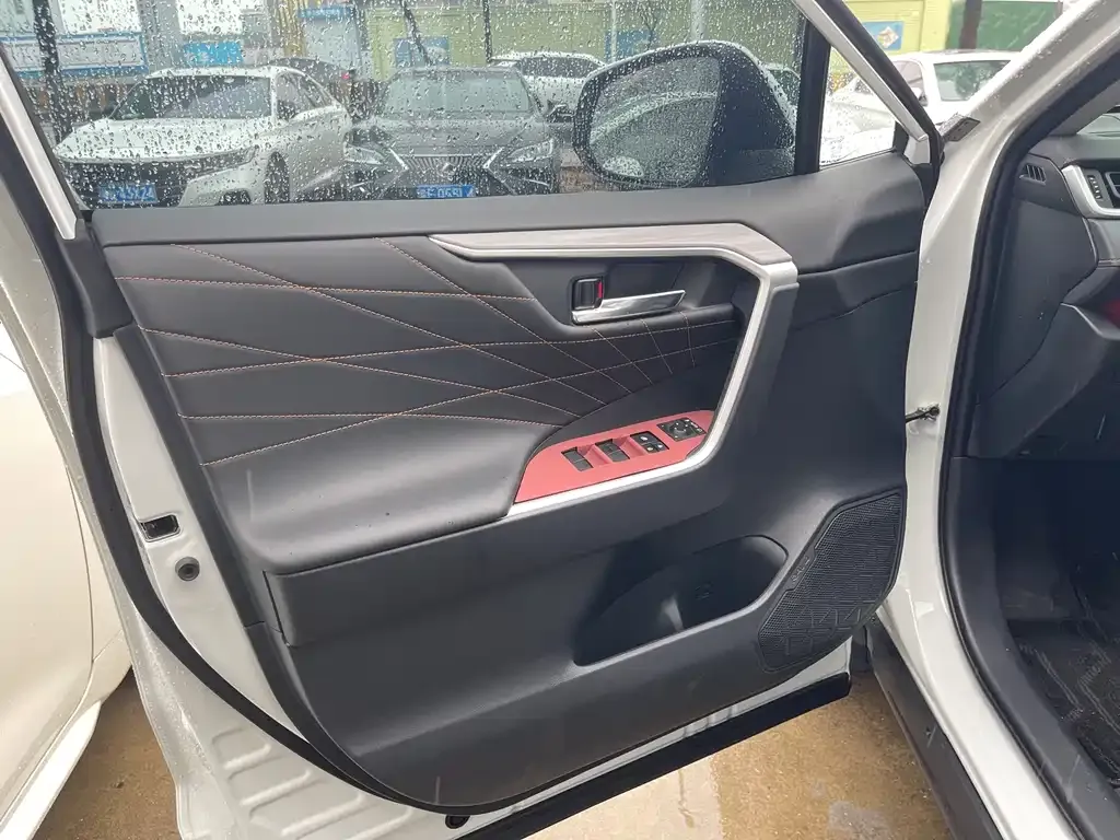 Toyota RAV4 2025 из CN, фото 4