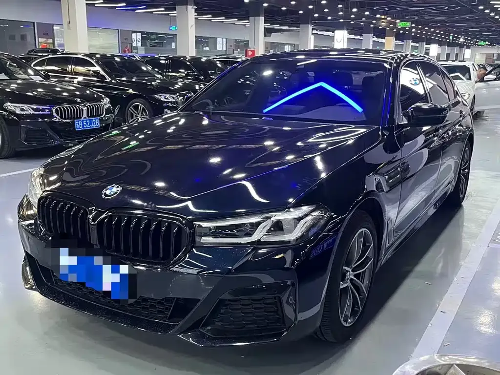 BMW 5 Series — фото 1