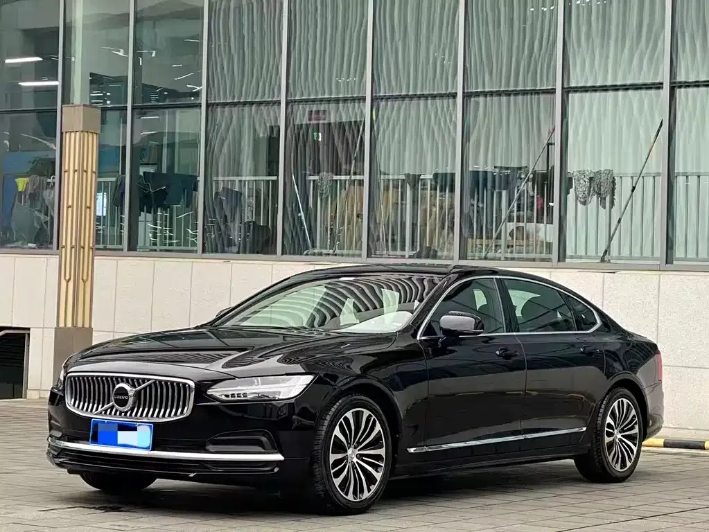 Volvo S90 — фото 1