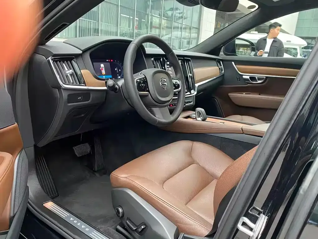 Volvo S90 — фото 3