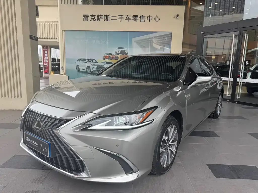 Lexus ES — фото 1