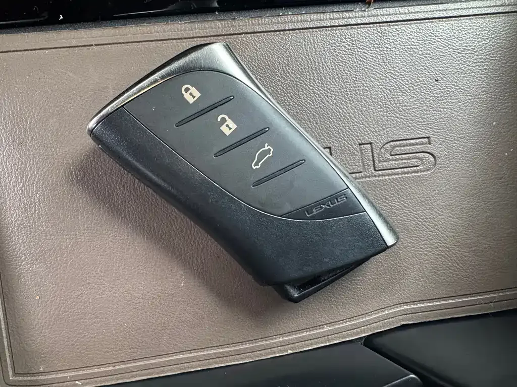 Lexus ES — фото 7