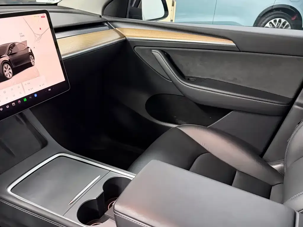 Tesla Model Y — фото 3