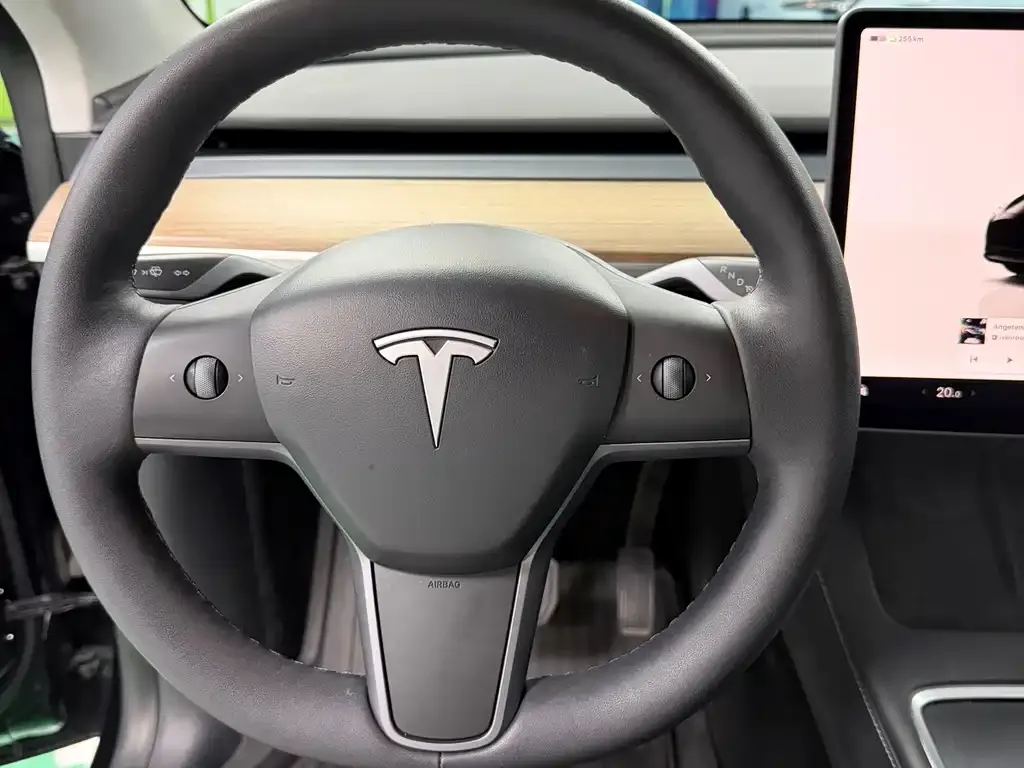 Tesla Model Y — фото 5