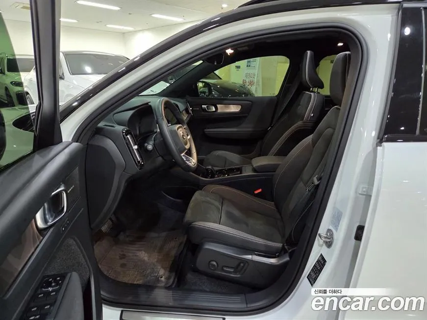 Volvo XC40 2024 из KR, фото 7