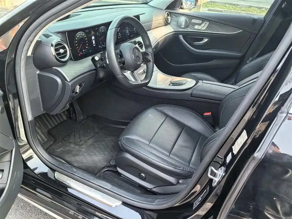 Mercedes-Benz E-Class — фото 4