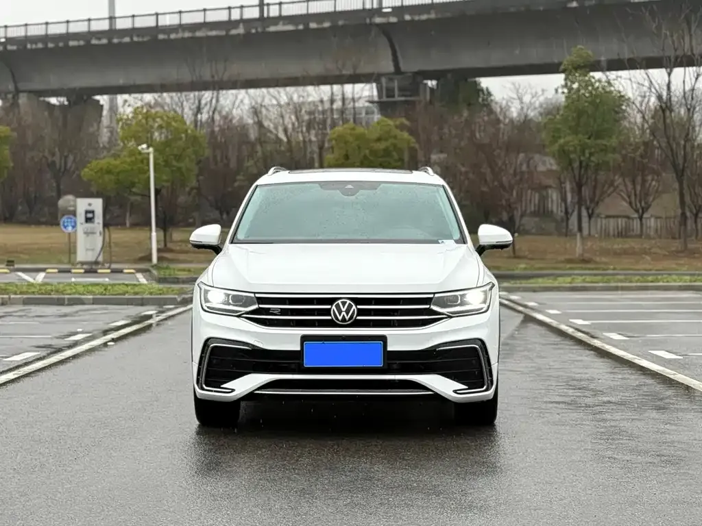 Volkswagen Tiguan L — фото 5