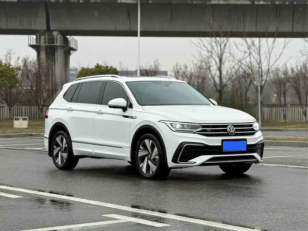 Volkswagen Tiguan L — фото 4