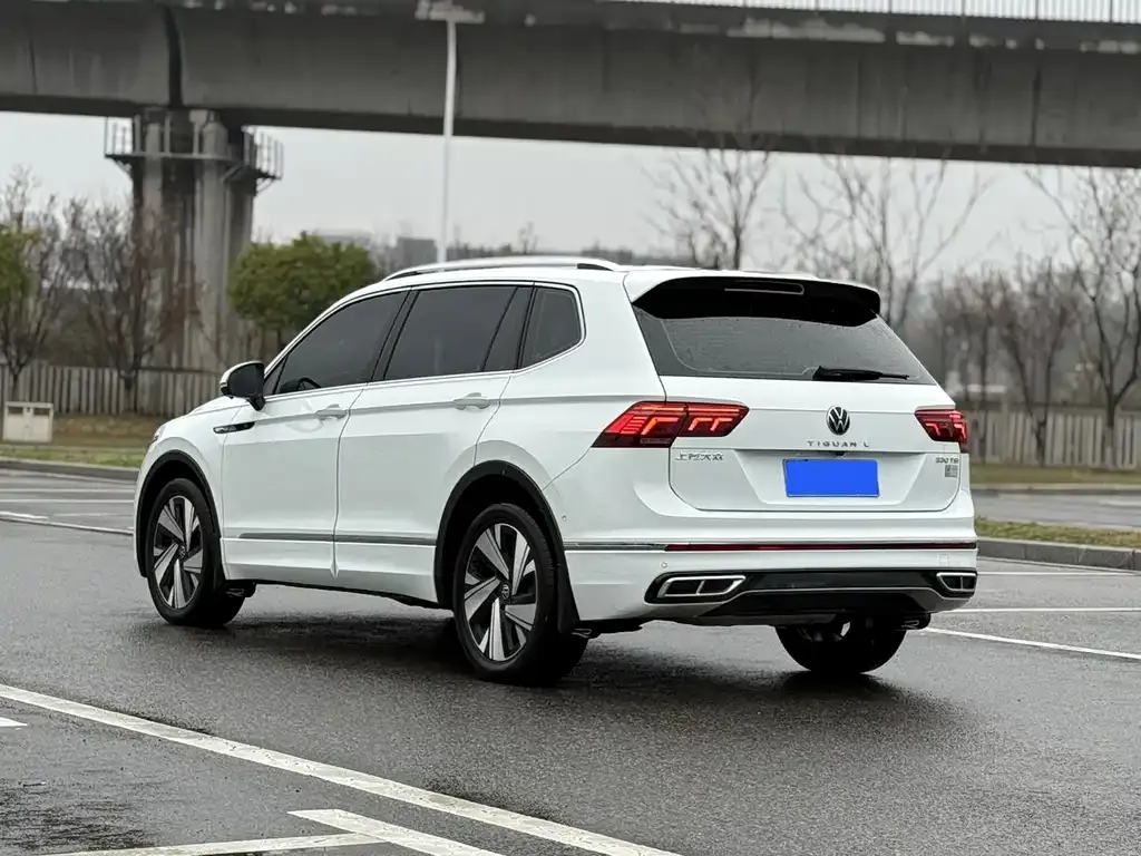 Volkswagen Tiguan L — фото 8