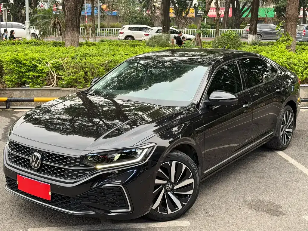 Volkswagen Passat — фото 1