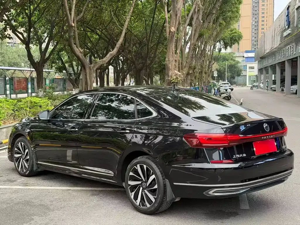 Volkswagen Passat — фото 8