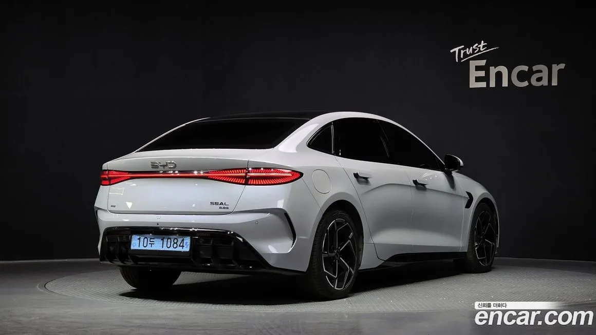 BYD Seal — фото 10