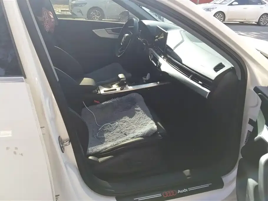 Audi A4L 2023 из CN, фото 5