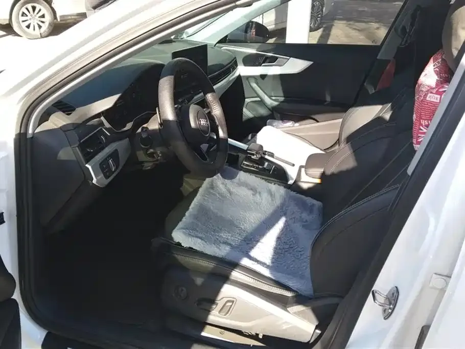 Audi A4L 2023 из CN, фото 7