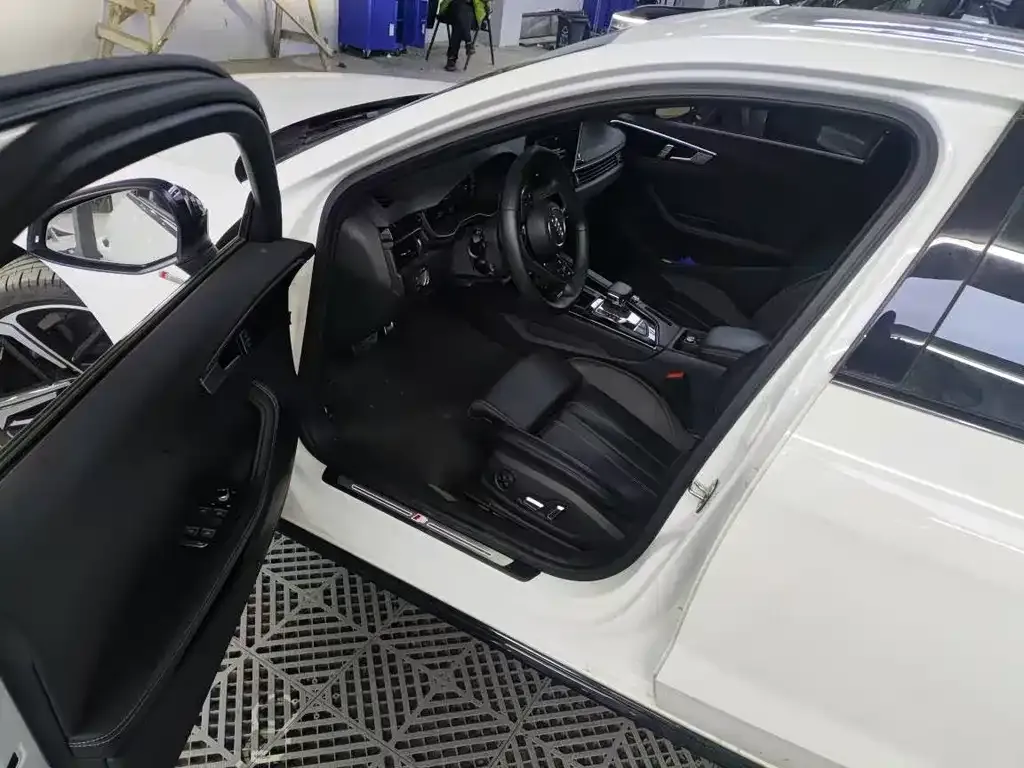 Audi A4L 2024 из CN, фото 5