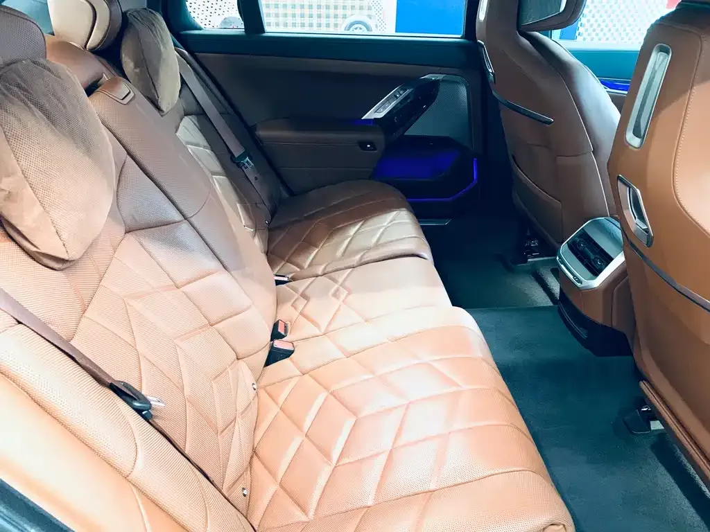 BMW 7 Series 2023 из CN, фото 3