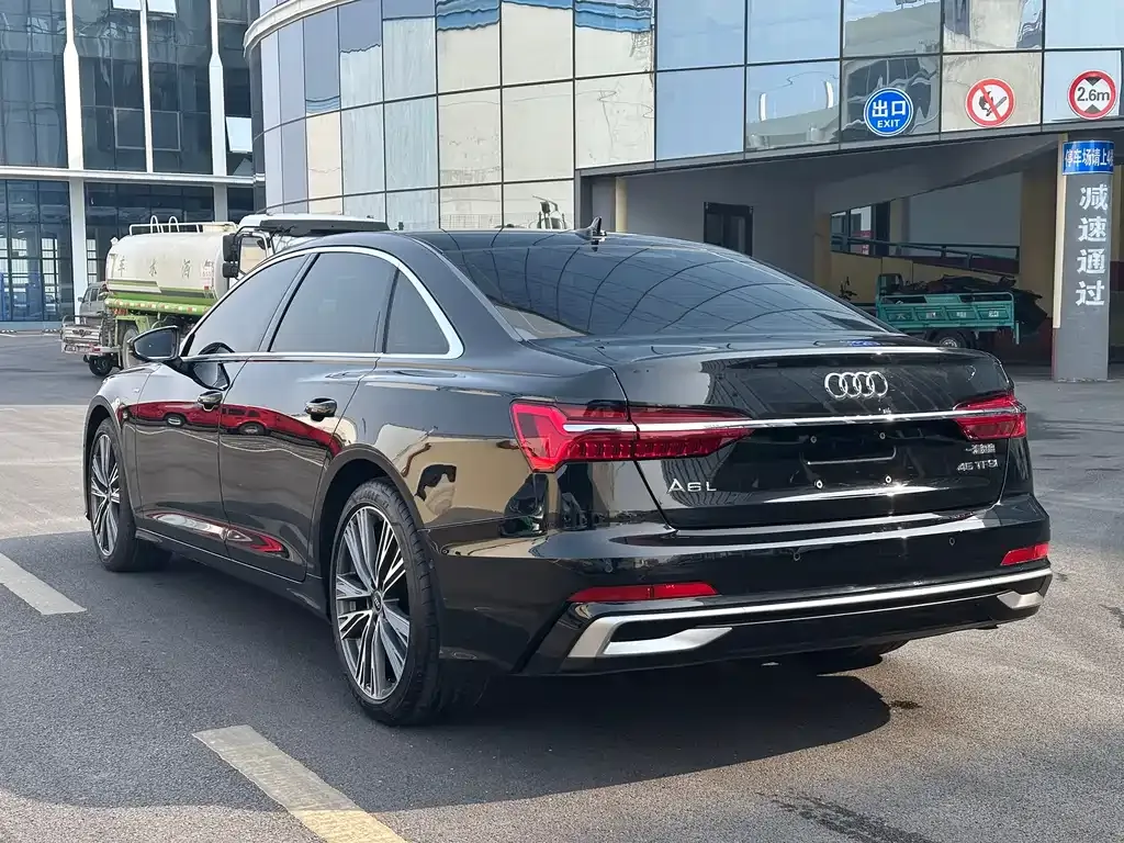 Audi A6L — фото 9